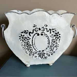 DECORATIVE METAL VASE WITH HANDLES